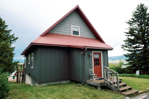 Back of house off alley. Parking area in back.