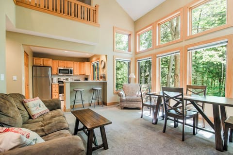 Upper Living Room (3 & 4 Bedroom)