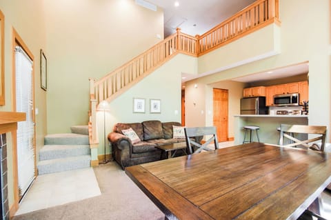 Upper Living Room (3 & 4 bedroom)