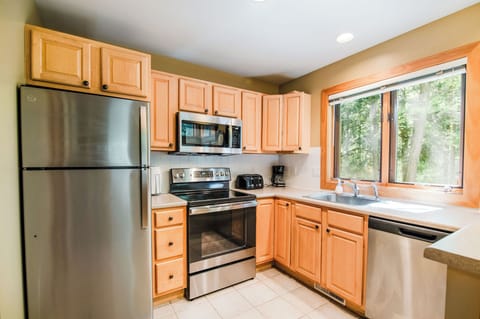 Upper Kitchen (3 & 4 Bedroom)