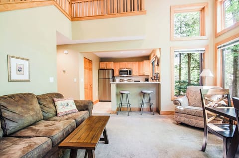 Upper Living Room (3 & 4 Bedroom)