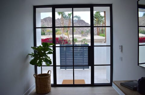 9 foot steel and glass front door leads to soaring grand entry (20 ft ceiling)