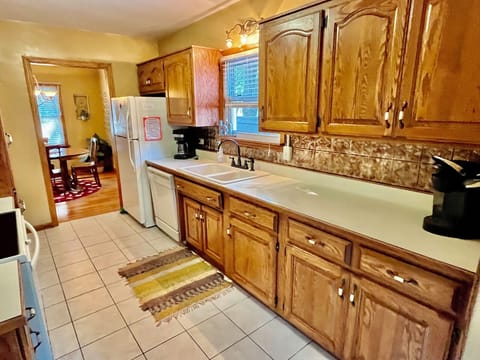 There is a dishwasher!