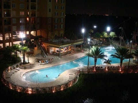 Two Heated pools year around, free wifi, shuttle service, SHOPPING,