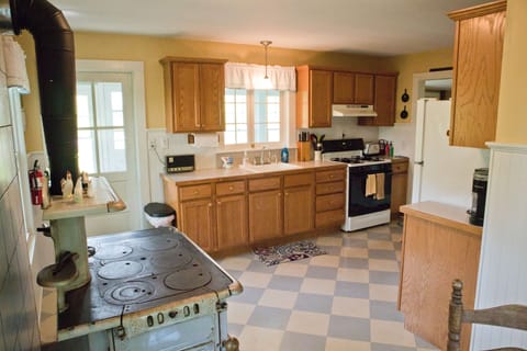 Fully equipped kitchen.