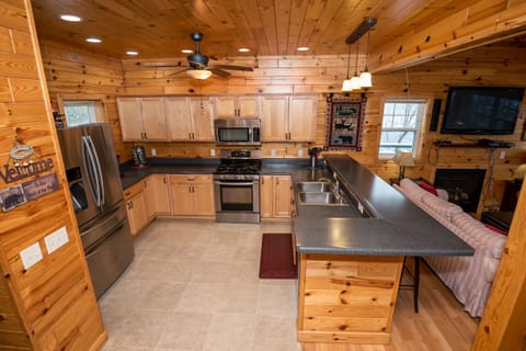 Fully equipped KI. The open design means chefs stay involved while cooking!