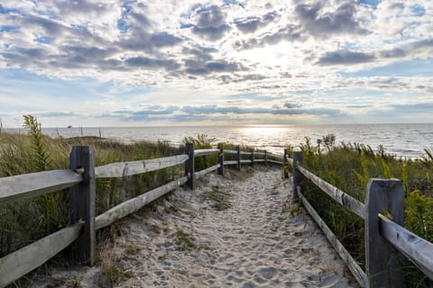 Bay access path