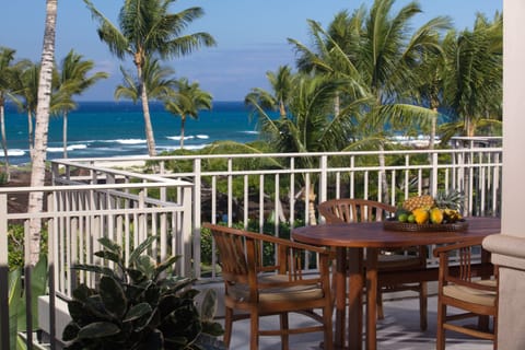 OCEAN VIEWS WHILE DINING - 2 LARGE TABLES SEAT SIX EACH - GAS BBQ