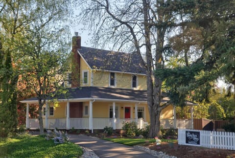 Wine Country Vintage Luxury Retreat - Renovated 3BD 2BA built 1897