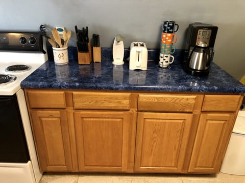 Kitchen (coffee provided) All cook ware and kitchen utensils included