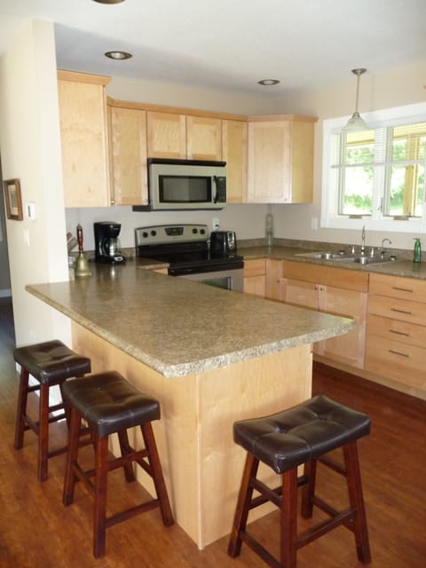 Bar Stool Seating around the island area