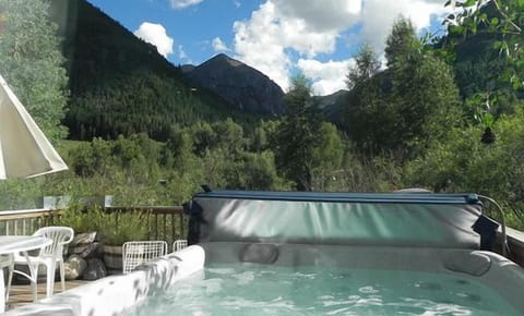 Soak on the private deck with views to Bear Creek and Town Park Festivals !!!!