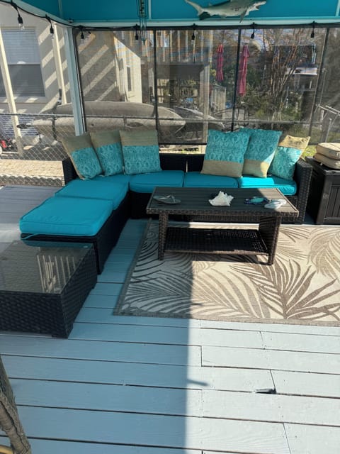 Spacious screened outdoor seating