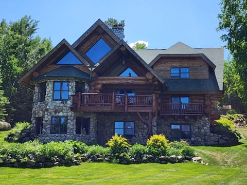 Beautiful resort style log home