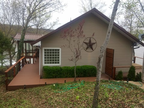 VIEW OF HOUSE FROM DRIVEWAY. ENTRY DOOR ON LEFT.