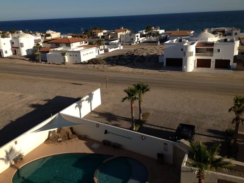 Your choice of water....sparkling pool or the Sea of Cortez!