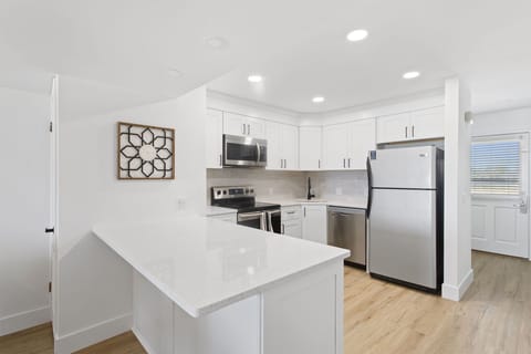 22-Shoreline-Villas-7-Kitchen