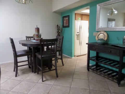 Dining area, with side bar