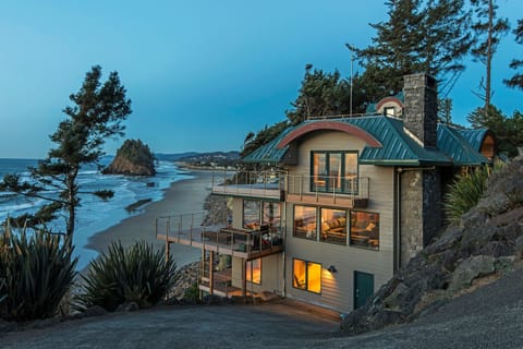 Direct Ocean Front. Amazing views 