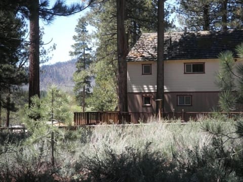Al Tahoe Vacation Home with wrap around deck
