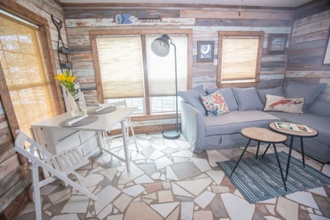 Living/dining area