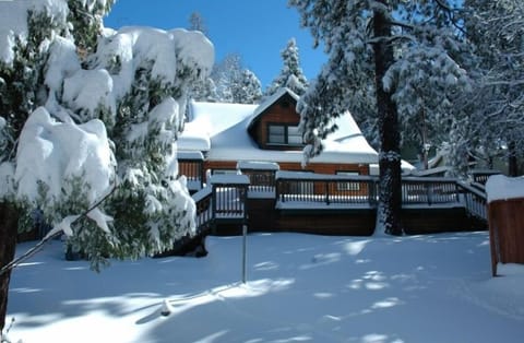 3Bears Lake Cabin in the Winter