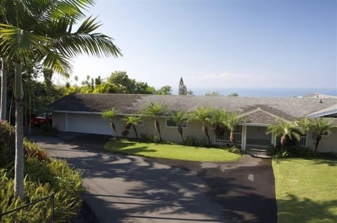 Entrance in to driveway