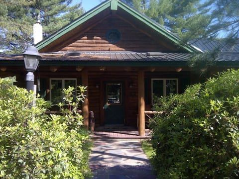 Chocorua River Lodge
