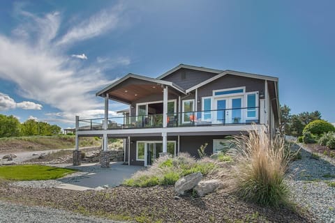 View deck looking out at Lake and mountains