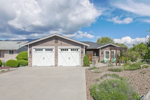 Sunshine House 
3000 sq ft 2 car garage