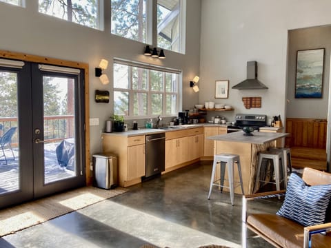 Well equipped kitchen makes cooking at home a delight! 