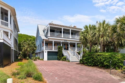 Aerie:  Best value for a large multi-family home on Ocean Blvd