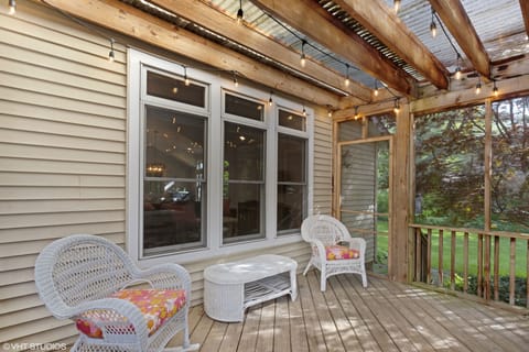 Screened in porch