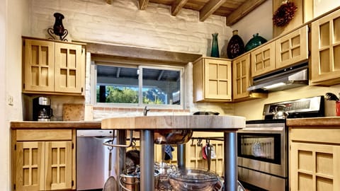 Fully equipped kitchen including organic spices and instant coffee maker