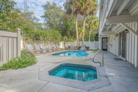 Pool & Spa