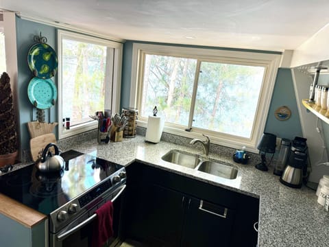 Lakeside Kitchen with everything a chef needs