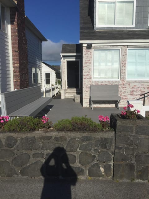 Another picture of the deck with outside music speakers. The ocean view is great