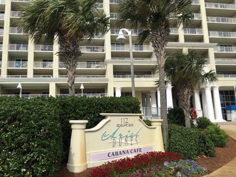 Ariel Dunes 1405, accommodates 6.