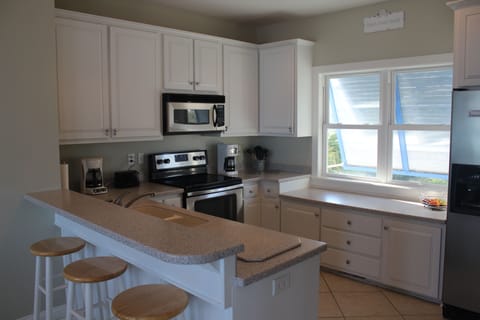 Kitchen with breakfast bar.