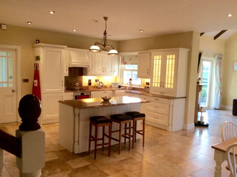 Fully equipped Cream kitchen complete with granite worktop. 