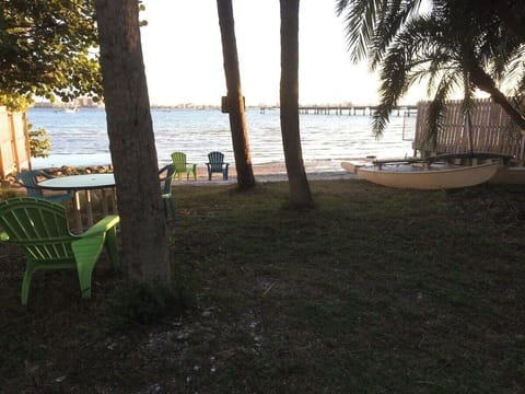 Sun and shade available - Hobie Cat is no longer there - new photos soon.