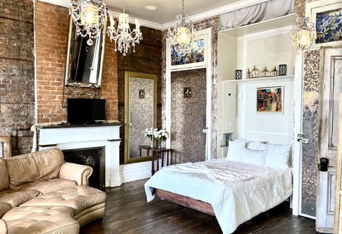 Royal suite , with sectional couch, outside shower, Jacuzzi tub  private balcony