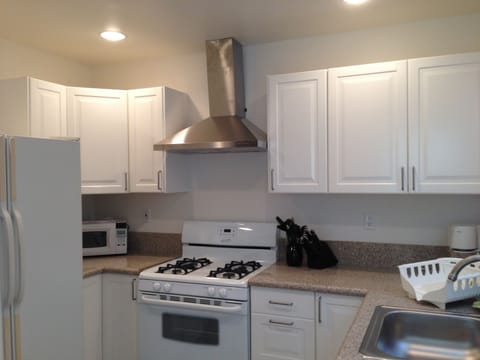 Bright and light kitchen! Fully equipped for cooking!