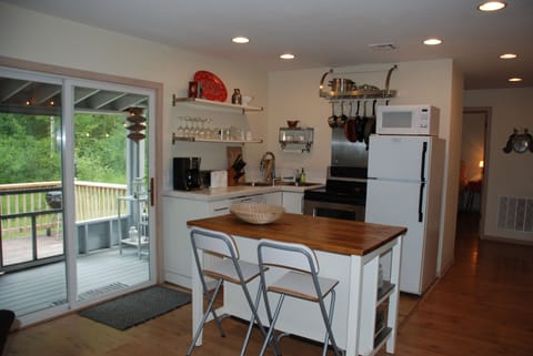 A fully equipped kitchen to prepare your own tasty meals