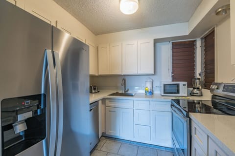 Full-size Appliances in Kitchen