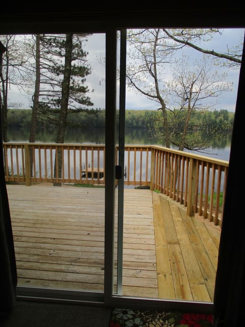 Master Bedroom, Queen Bed, Glass Sliding Door, Deck, Lakeview, Flatscreen TV