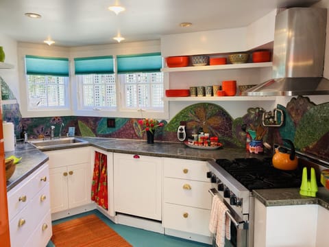 Artistic touches are everywhere. So much fun cooking in this colorful kitchen!