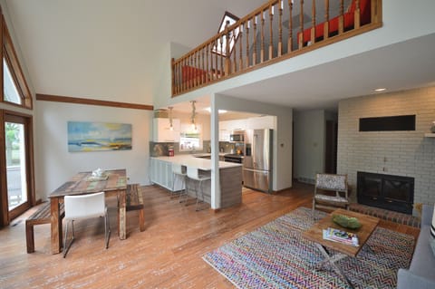 Open loft area upstairs brings the whole group/family together at all times