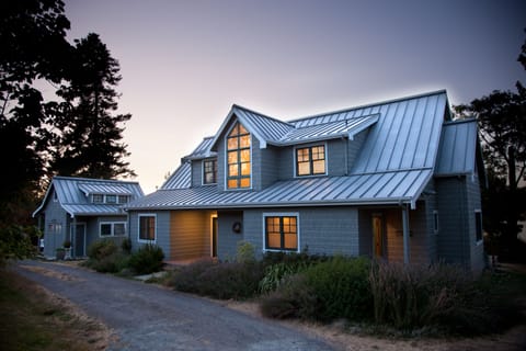 Small studio apartment neighboring nest has a long term tenant