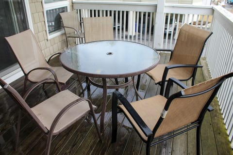 Outdoor seating on 2nd floor deck